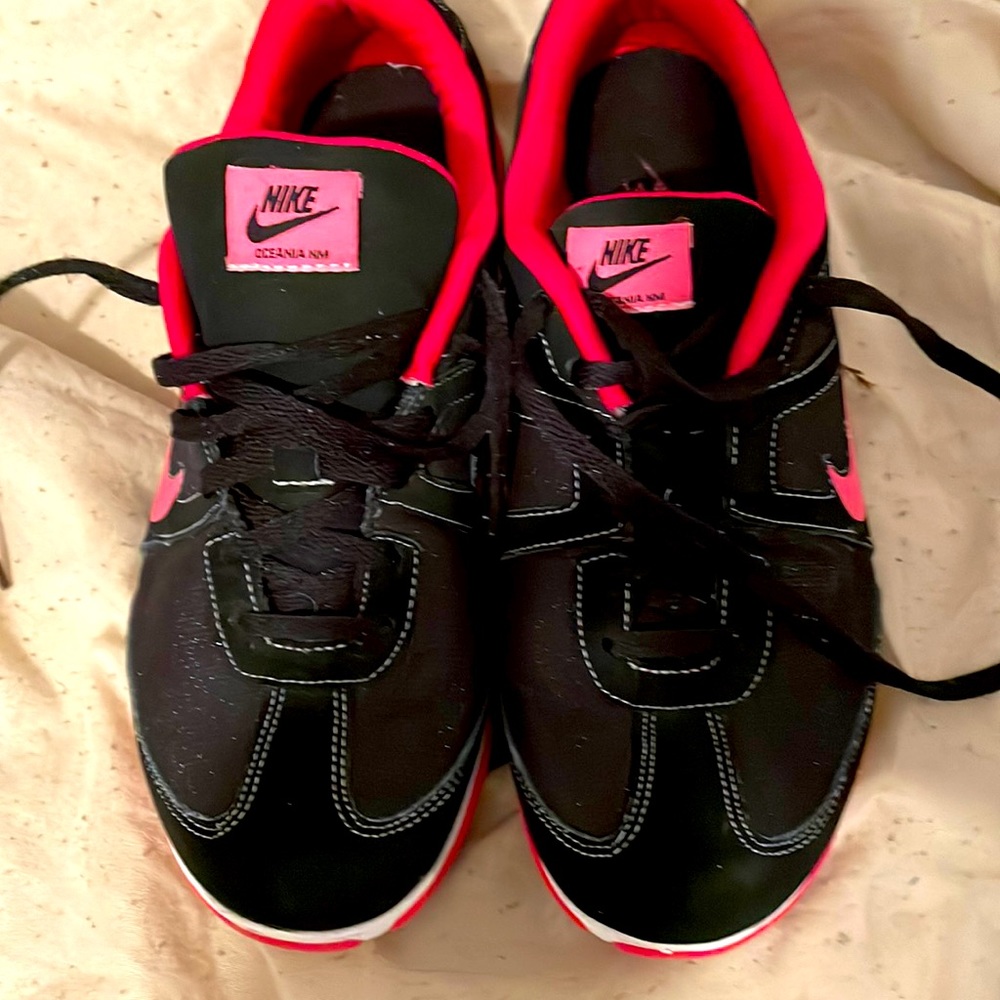 Nike Excellent Nearly New Condition. Black and Pink. Metallic Black. Womens US 8